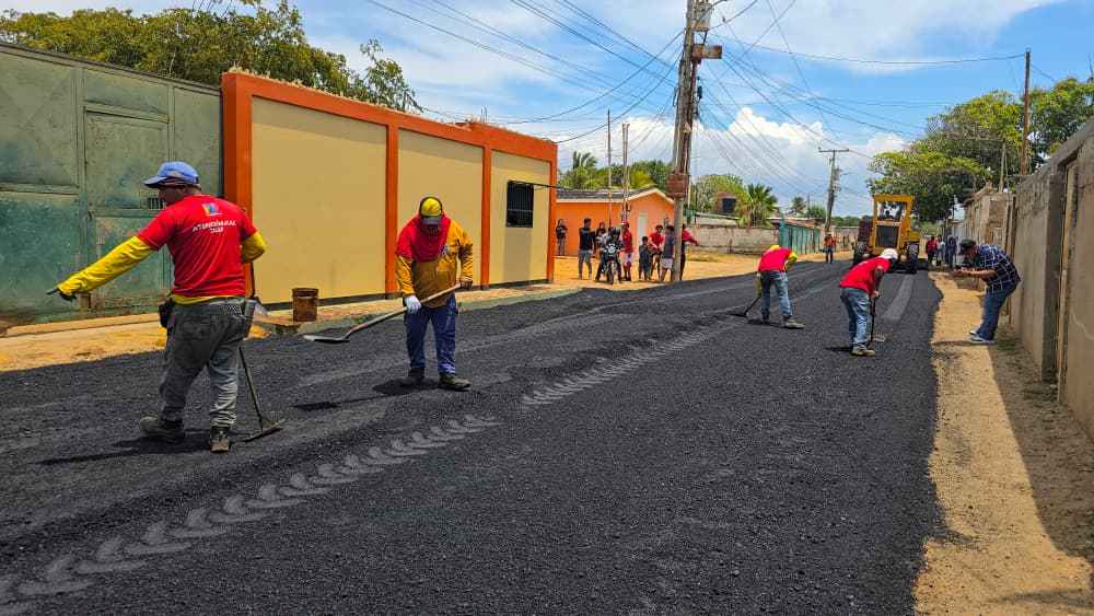 Plan Estadal de Asfaltado llega a la comuna añú de Santa Rosa en Maracaibo