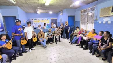En Maracaibo 30 abuelos y abuelas del club “Años Dorados” del IVSS Norte, recibieron clase especial de cuatro