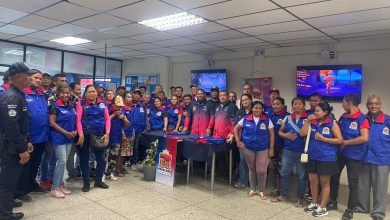 Alcaldía de Maracaibo censó y dotó de uniformes a comerciantes informales del Terminal de Pasajeros