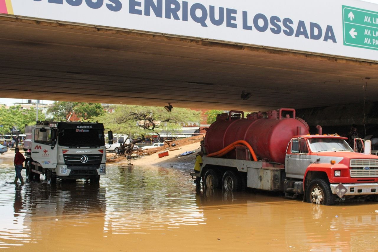 Autoridades regionales y municipales atendieron las afectaciones por la lluvia caída en Maracaibo
