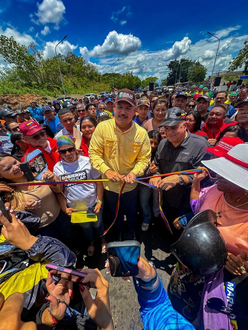 En el Zulia entregan rehabilitados 50 kilómetros de la vía Machiques-Colón