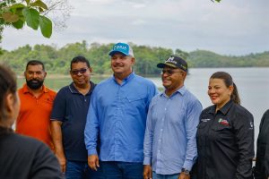 Inspeccionan operatividad de Torre Toma en embalse Burro Negro en la Costa Oriental del Lago