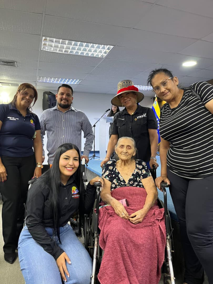 Damasur atiende solicitudes con entrega de equipos ortopédicos en San Francisco estado Zulia