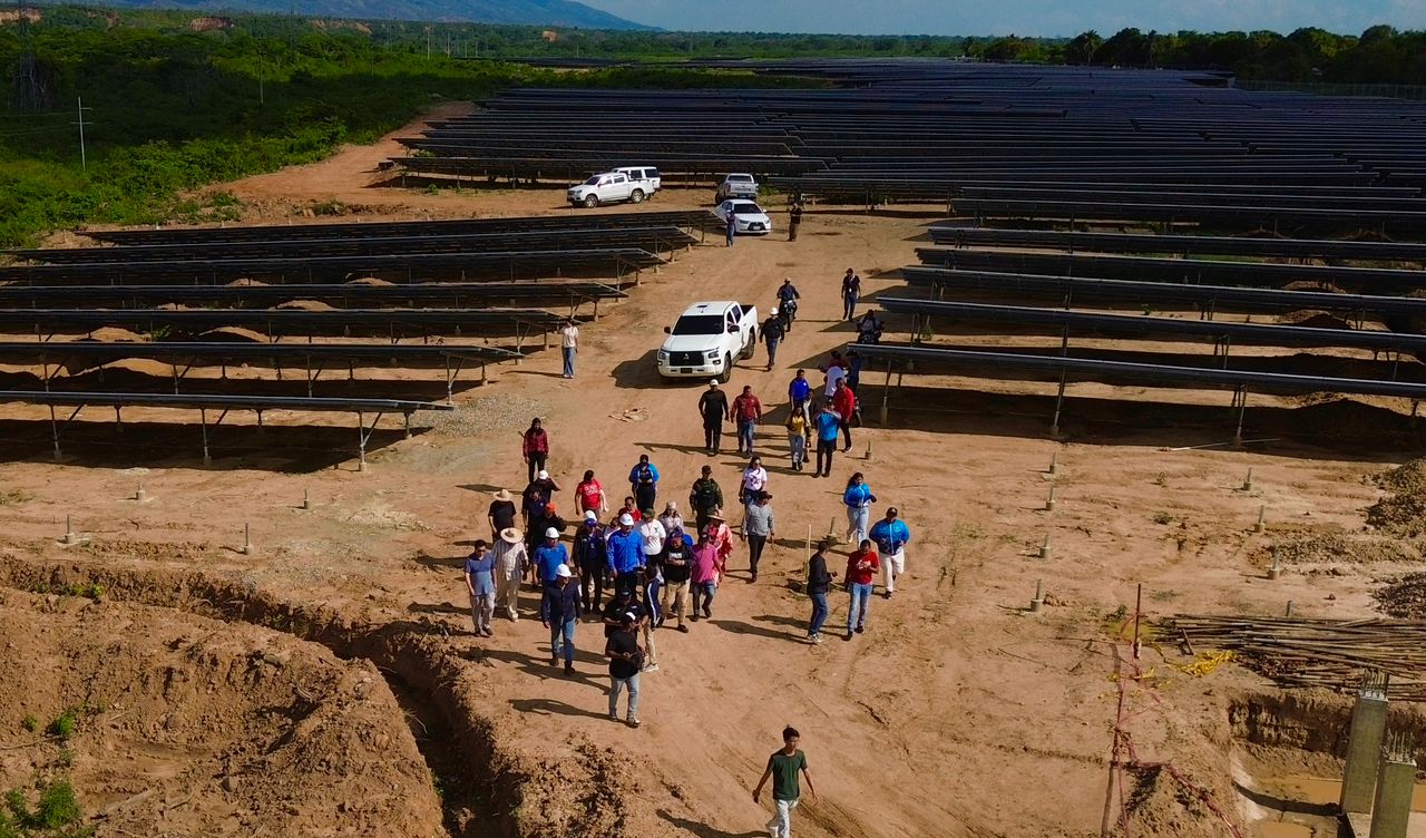 Gobernador del Zulia Luis Caldera inspecciona avances del Parque Solar Fotovoltaico en Machango