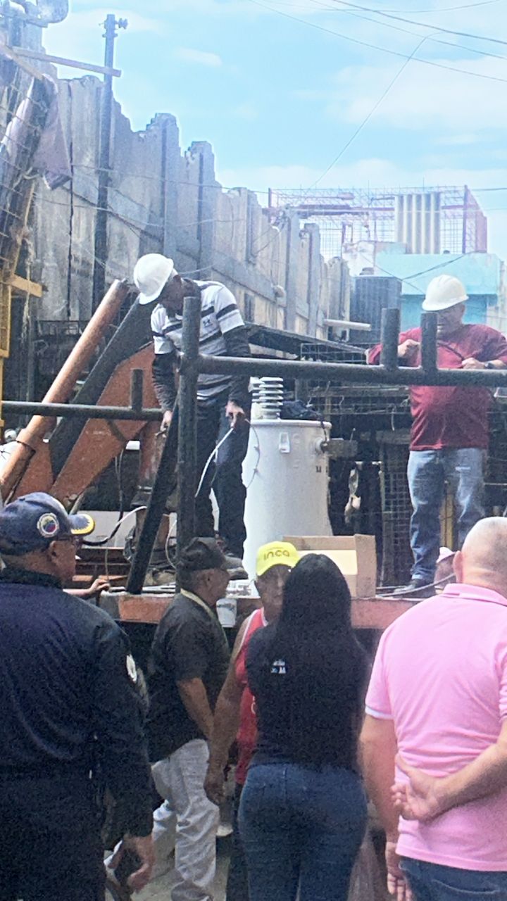 Sustituido el transformador que explotó en el Callejón de los Pobres en el centro de la ciudad de Maracaibo