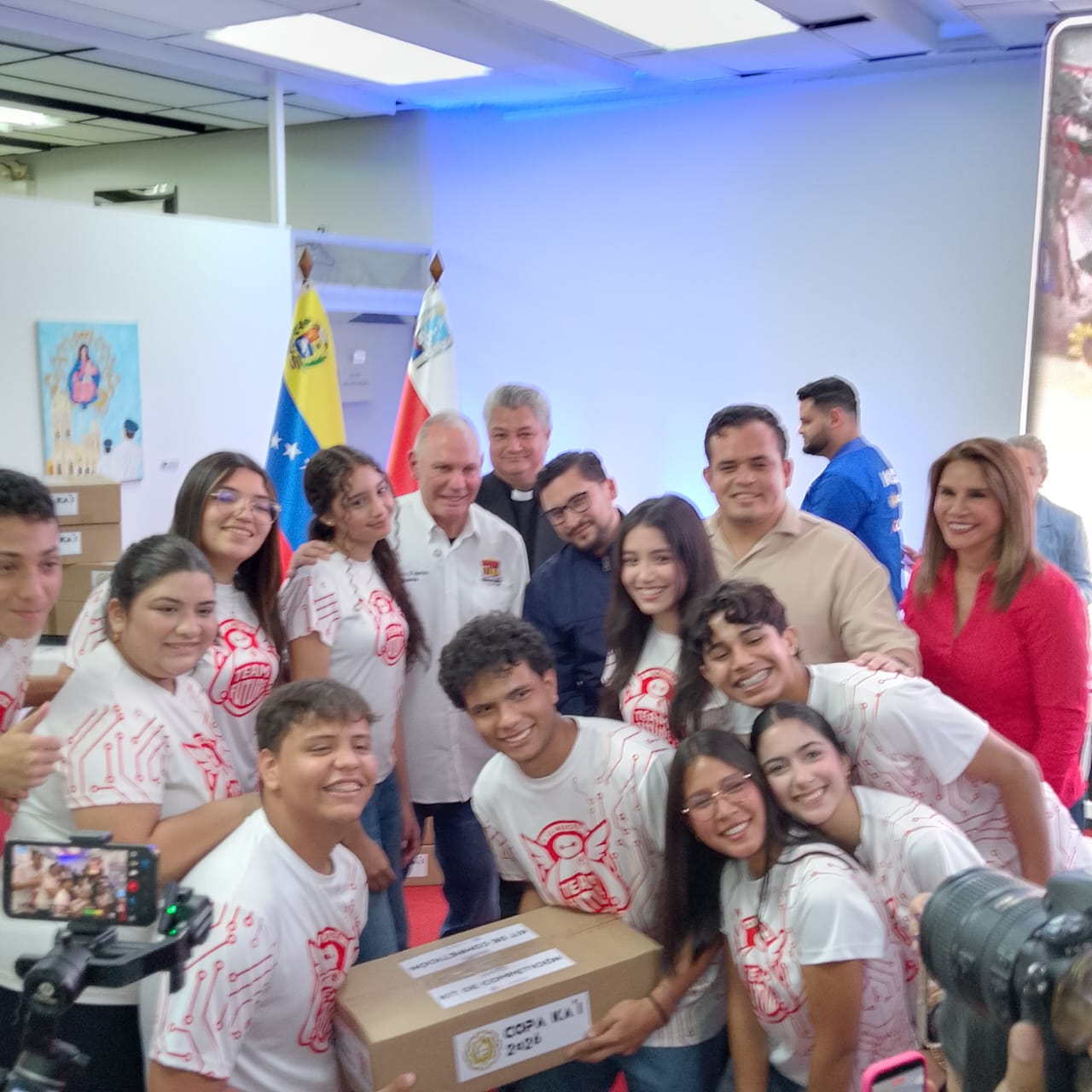 Planteles educativos reciben kits de robótica en Maracaibo