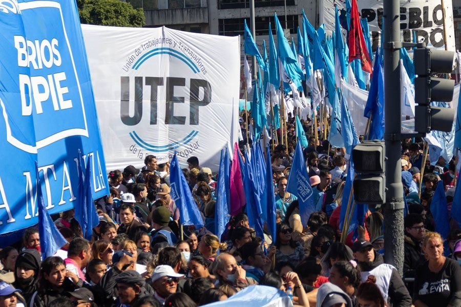 Argentina estalla en protestas contra el ajuste de Milei y el recorte ...