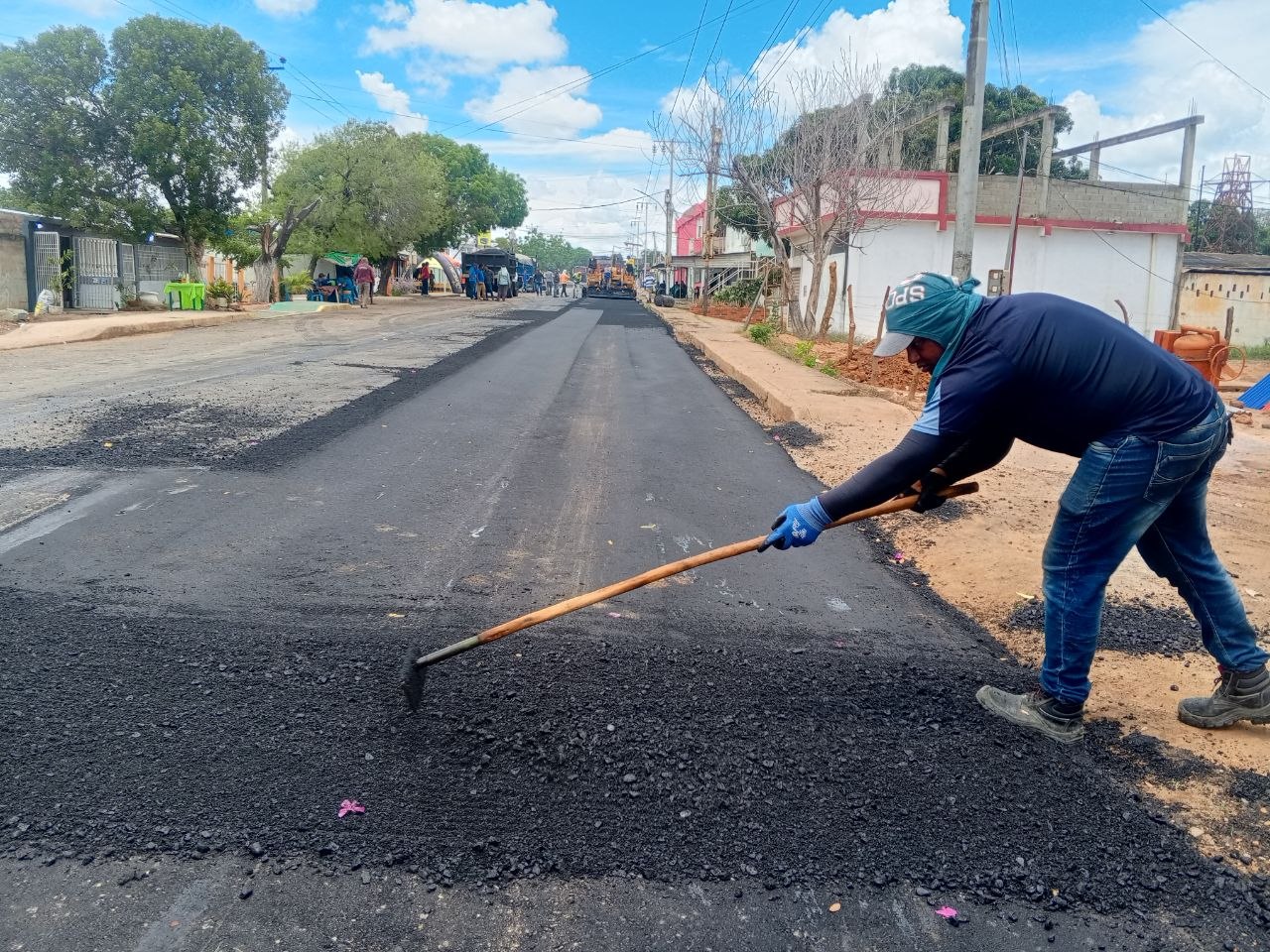 Inician Plan de Asfaltado de la vía principal de la Urbanización Nueva Miranda en la Costa Oriental del lago