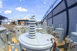 Gobernación del Zulia y Corpoelec distribuyen 16 transformadores en el Sur del Lago