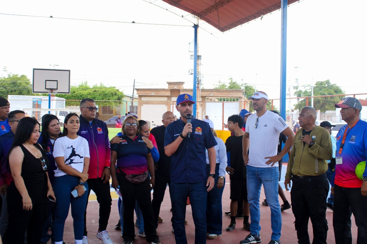Alcaldía de Maracaibo entregó impecable la cancha Fernando García