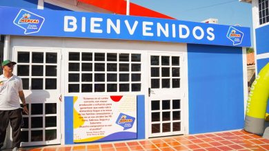 Gobernador Luis Caldera entrega Mercal en Lagunillas en la Costa Oriental del Lago
