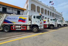 Gobernador Luis Caldera entrega ocho unidades compactadoras con el Plan de Recolección de Desechos