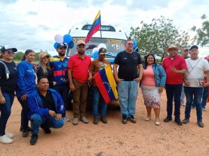 La Alcaldía de Miranda y la Comuna Productiva Socialista Ezequiel Zamora en el Zulia entregan unidad de transporte comunal