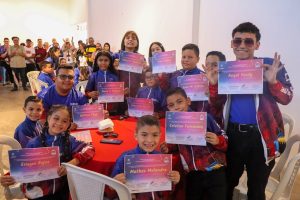 Alcaldía de Maracaibo homenajeó a escuelas que brillaron en el Festival Nacional de Gaitas