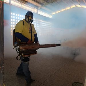 Jornada de fumigación de la Alcaldía de Maracaibo llega a 7 escuelas