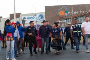 Construyen paso peatonal en el centro de Maracaibo para fortalecer la seguridad vial