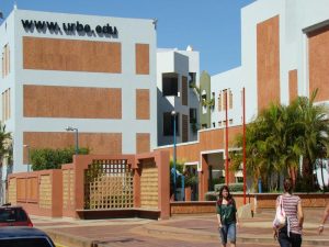Alcaldía de Maracaibo reactiva paso peatonal en la avenida La Limpia a la altura del centro comercial Galerías