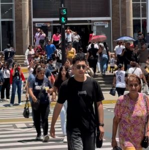 Alcaldía de Maracaibo reactiva paso peatonal en la avenida La Limpia a la altura del centro comercial Galerías