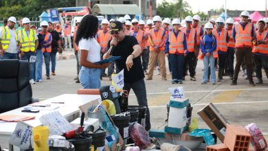 Gobernador Rafael Lacava realiza la entrega de kit de construcción en Juan José Mora Carabobo.