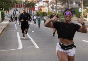 Atletas "running" se preparan en la Ciclovía para la media maratón Ciudad de Maracaibo