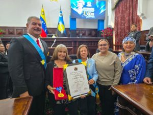 El Zulia le rinde tributo al poeta y escritor Udón Pérez y otorga Orden Lago de Maracaibo