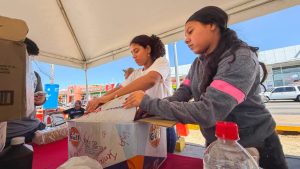 Llegan a San Francisco familias afectadas por el doblete sísmico en el país