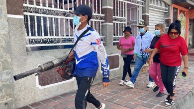 Alcalde Juan Carlos Betancourt acompañó al pueblo en el despliegue del Plan de Fumigación en la Urb. San Esteban