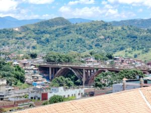 Bomberos de San Cristóbal realizan revisión técnica en los viaductos de la capital tachirense