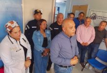 Alcalde Frank Carreño visita Diálisis Care en Cabimas