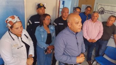 Alcalde Frank Carreño visita Diálisis Care en Cabimas