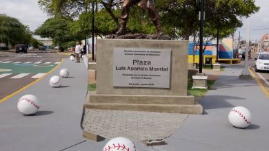 Alcaldía de Maracaibo develó la primera estatua en Venezuela en honor a Luis Aparicio
