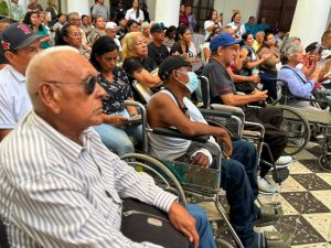 Gobernación realiza entrega de ayudas humanas a habitantes del Zulia