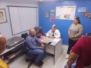 Alcalde Frank Carreño visita Diálisis Care en Cabimas 