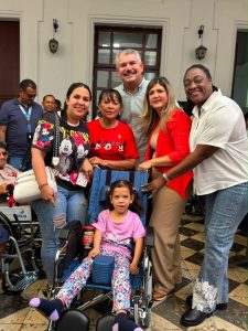 Gobernación realiza entrega de ayudas humanas a habitantes del Zulia