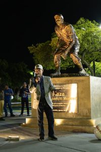 Alcaldía de Maracaibo develó la primera estatua en Venezuela en honor a Luis Aparicio