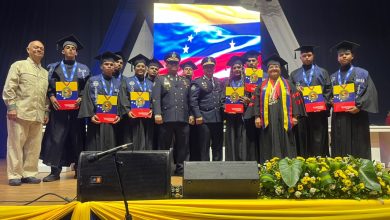 Polimaracaibo suma 11 nuevos oficiales a su pie de fuerza tras culminar exitosamente sus estudios universitarios en la UNES