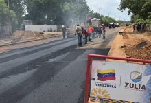 Avanzan trabajos de asfaltado y drenaje en la vía Curva de Molina-La Concepción en Maracaibo