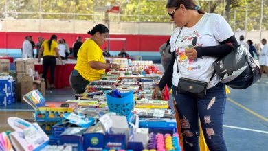 Gobernación del Zulia despliega Feria Escolar para expender útiles a precios solidarios y brindar atención médica pediátrica