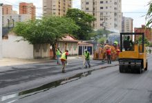 Alcaldía de Maracaibo ejecuta planes de asfaltado en sectores en completo deterioro