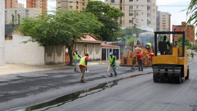 Alcaldía de Maracaibo ejecuta planes de asfaltado en sectores en completo deterioro