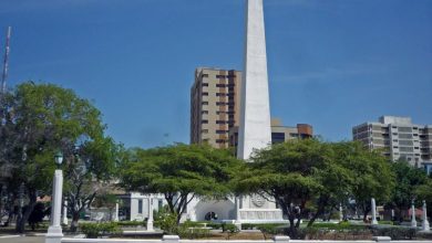 Quedó instalada nueva punta del Obelisco de la Plaza de la República de Maracaibo
