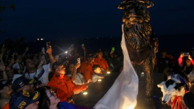 Alcalde Di Martino develó monumento en honor a Tsunami en la Vereda del Lago‎