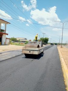 En el Zulia la Alcaldía de Miranda ejecuta trabajos de asfaltado en la Avenida Valmore Rodríguez