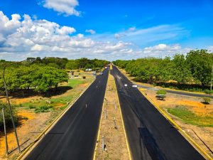 Gobernador Luis Caldera supervisa inicio del Plan de Asfaltado en 4 kilómetros