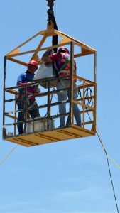 Quedó instalada nueva punta del Obelisco de la Plaza de la República de Maracaibo