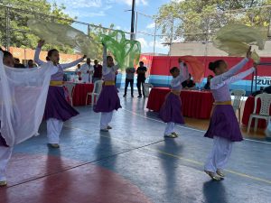 Gobernación del Zulia despliega Feria Escolar para expender útiles a precios solidarios y brindar atención médica pediátrica