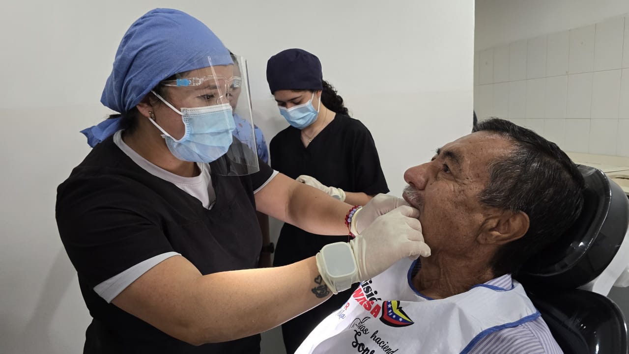 Misión Sonrisa coloca 536 prótesis dentales en Mérida