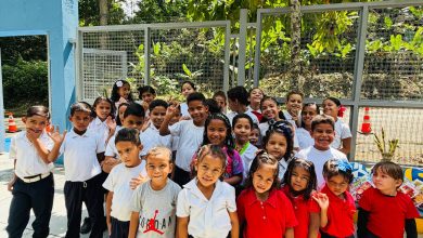 Alcaldesa Elizabeth Niño entregó uniformes escolares e inspeccionó rehabilitación de la U.E. Las Marías