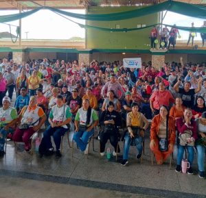 Alcaldesa Luselia García de la mano de las 31 Comunas del municipio Miranda del estado Zulia Lideró Gran Cierre de Campaña