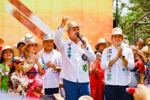 Gobernador declara al Zulia como estado multicultural, realiza anuncios y entrega financiamiento a comunas indígenas 